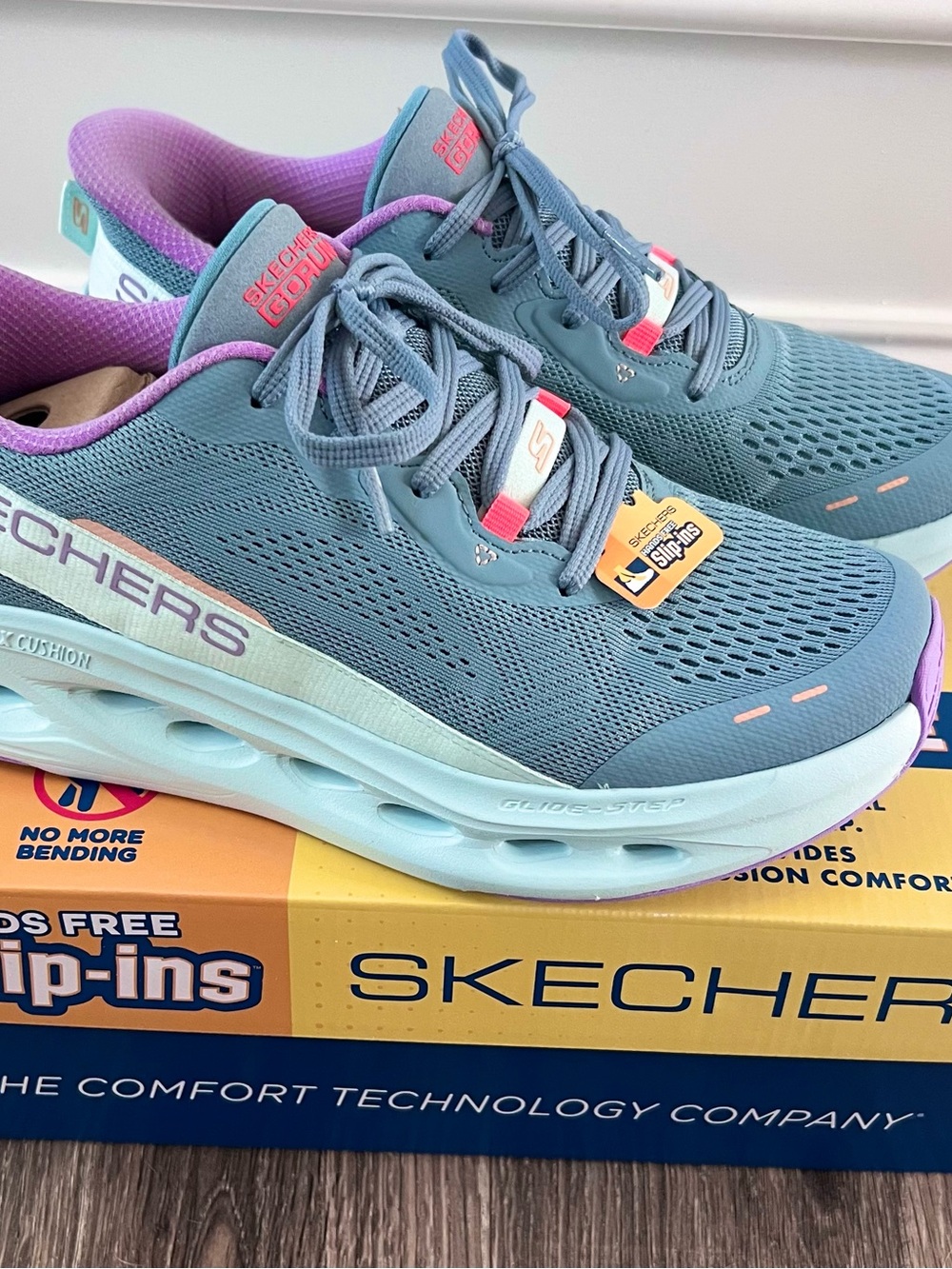 NWT Skechers Women's Gray & Pink Max Cushioning Glide-Step Slip-Ins Size 8 - Picture 10 of 10